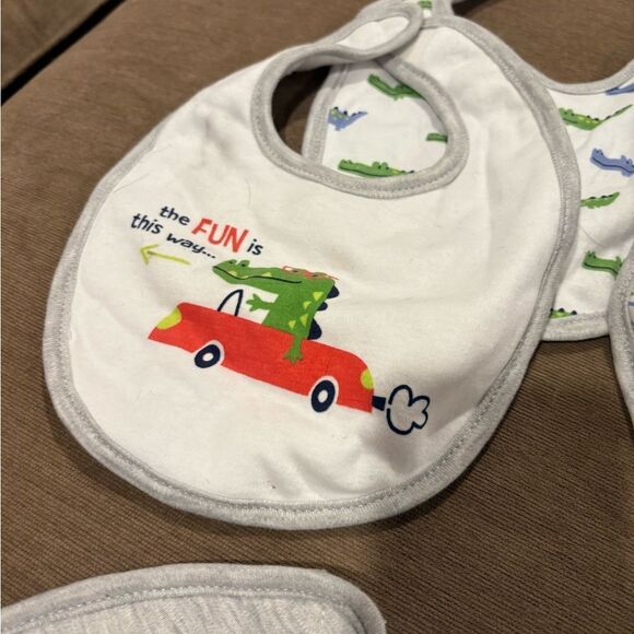 Colorful Baby Bib Set with Fun Designs - Picture 4 of 5